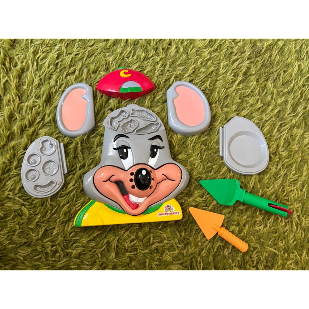 Vintage Chuck E Cheese Pizza Dough Modeling Clay Playset Character Molds Toy Lot